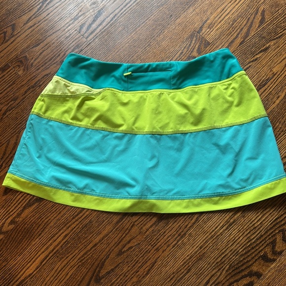 Title Nine colorblock stretch vented athletic wear skort. XL. - Picture 2 of 4